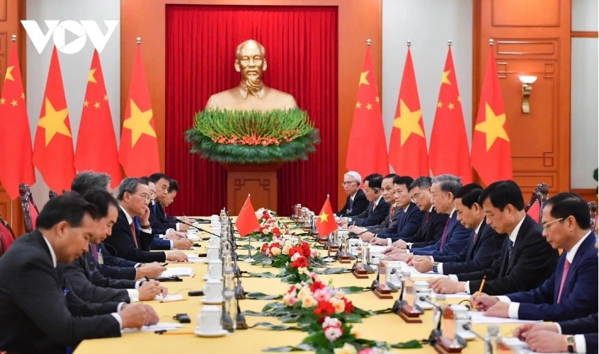 Top leader To Lam, Chinese Premier Li Qiang meets in Hanoi